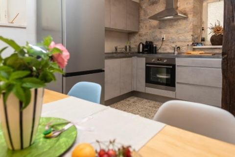 Guesthouse Nina Кастель-Нови Экстерьер фото